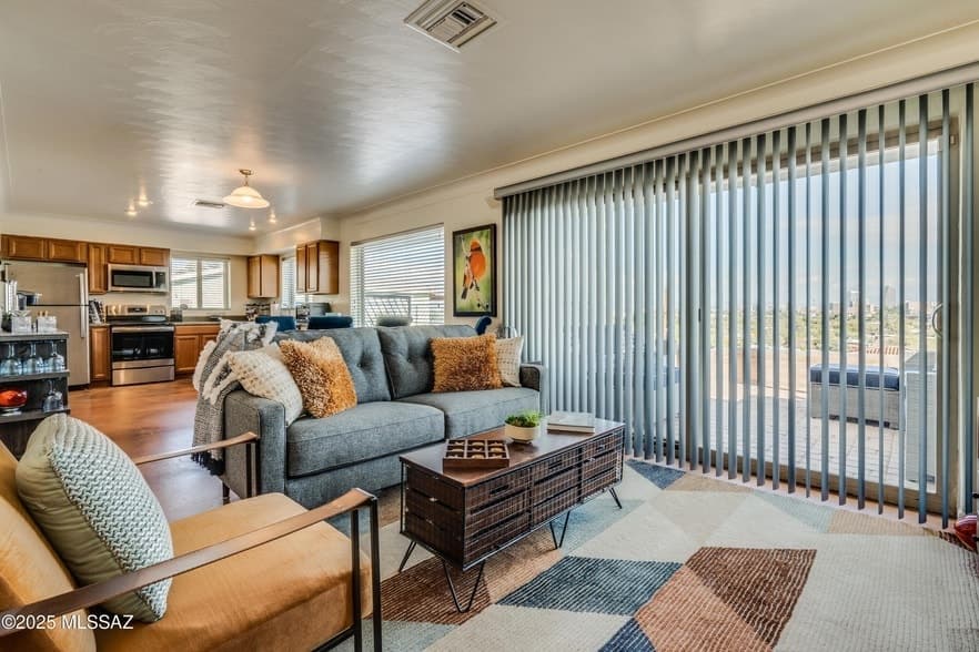 40 N Bella Vista Dr