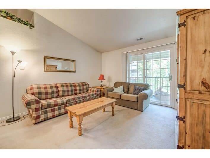 WINDSOR PARK-livingroom