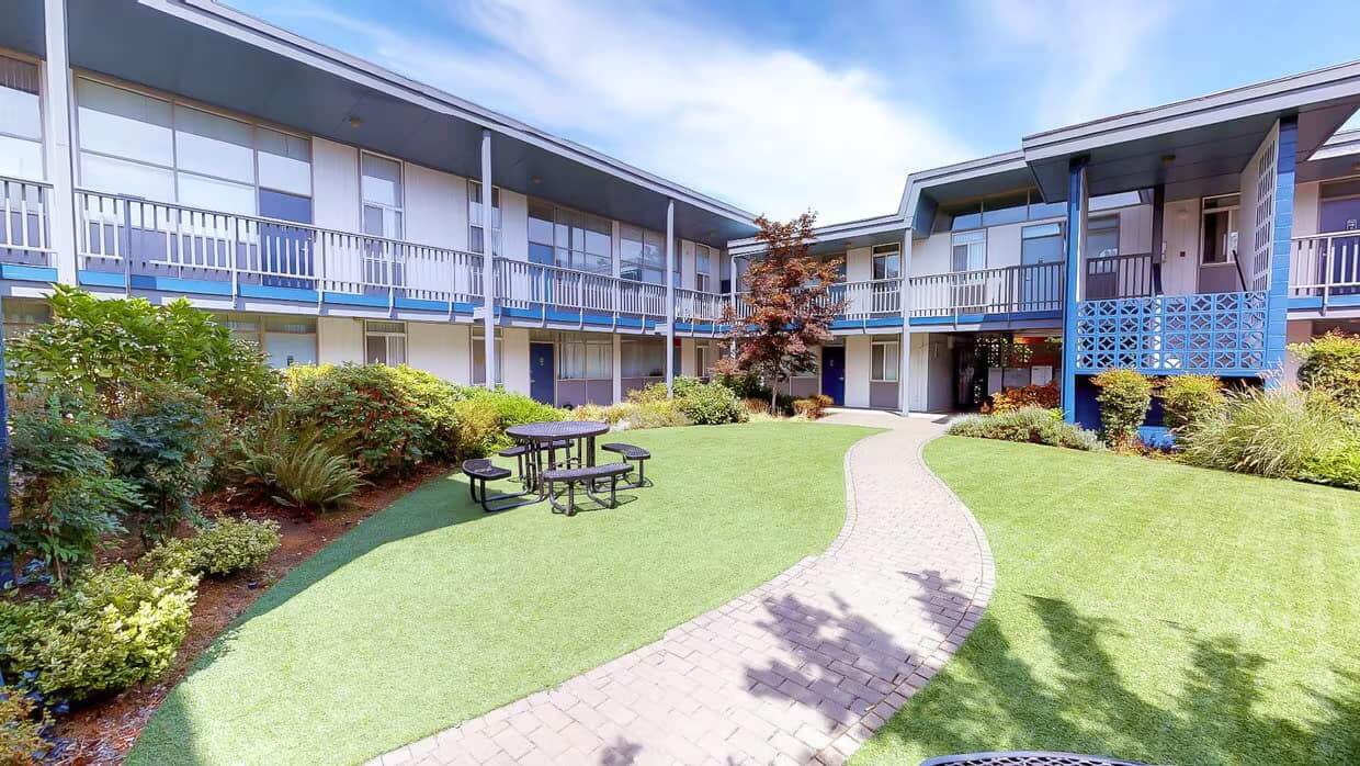 Capri Eugene Apartments