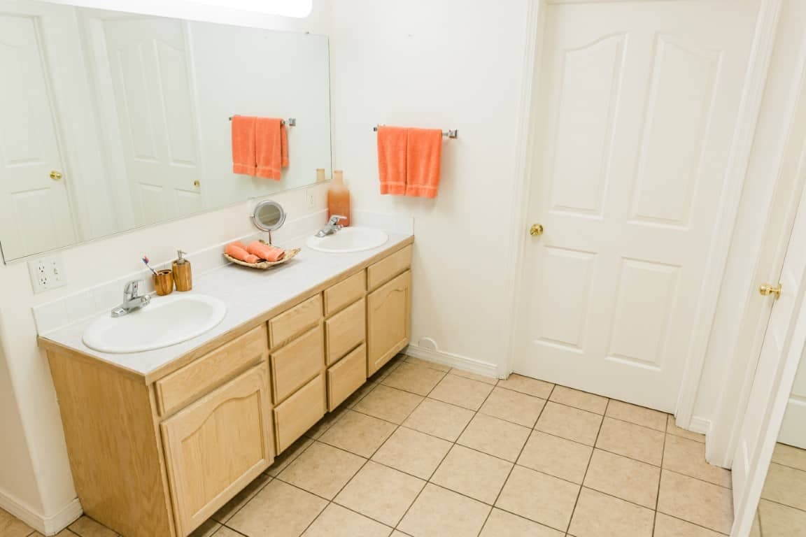 Avonlea-for- Women-bathroom