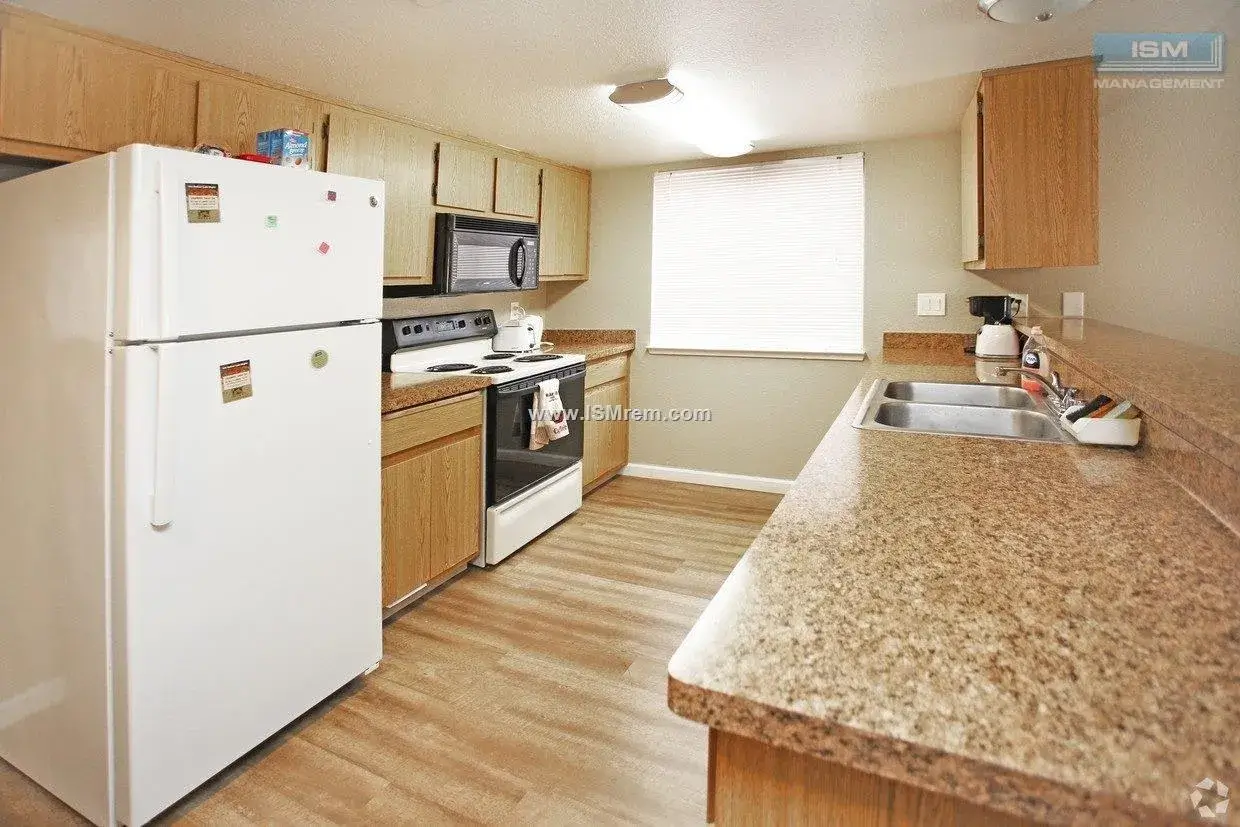 Redwood Cove Apartments