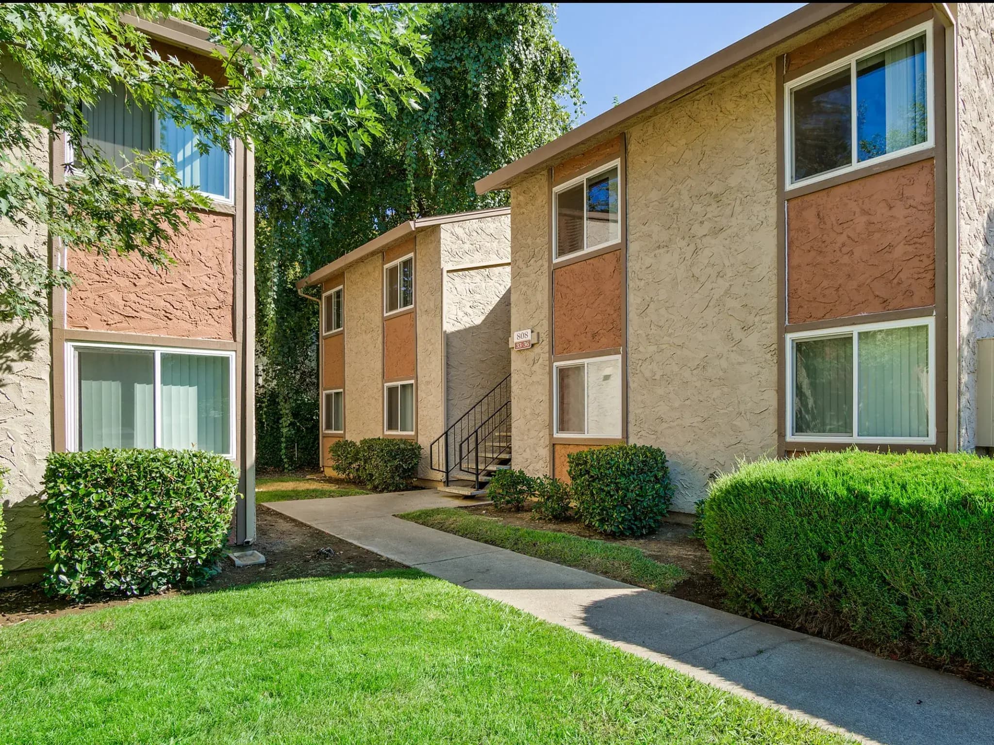 Acacia Apartments