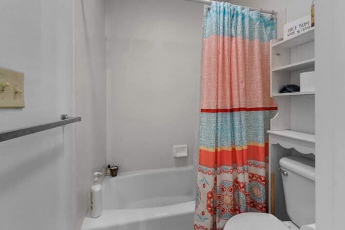 TEMPLE LANE-BATHROOM
