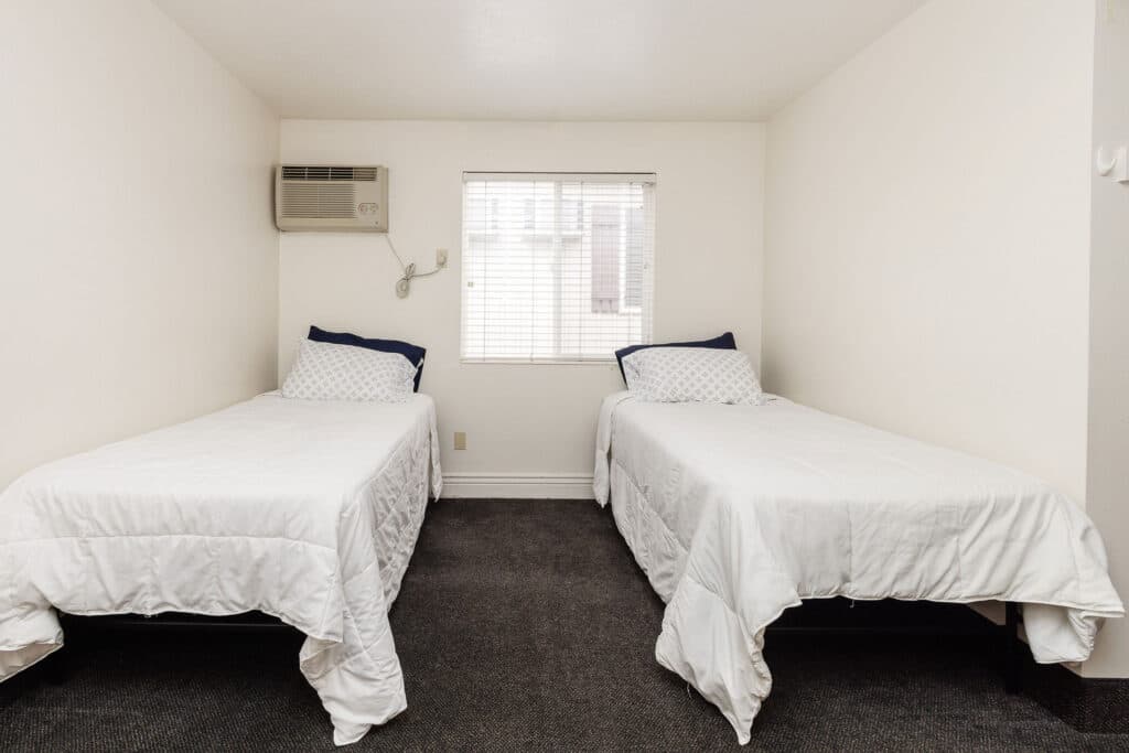 Old Farm Apartments bed room