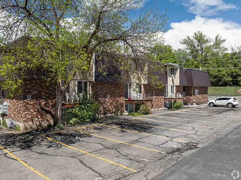 Cambridge Court Apartments cover photo