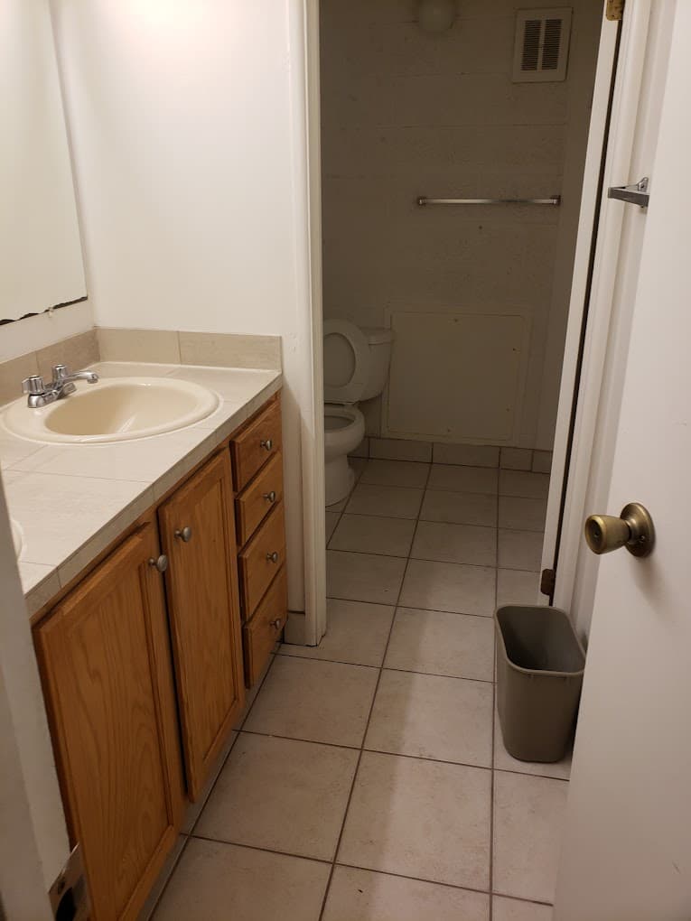 Downtown Commons 1 bathroom