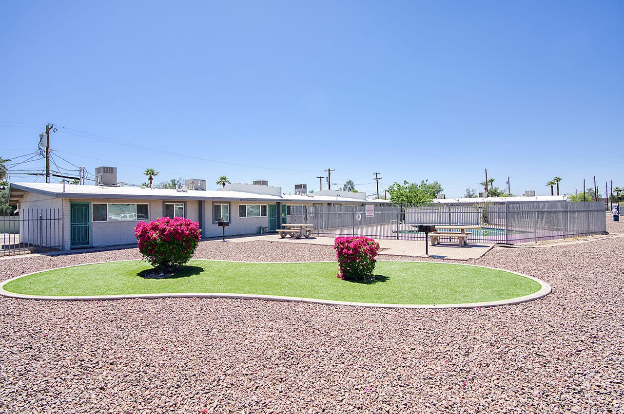 2 Beds 1 Bath Apartment