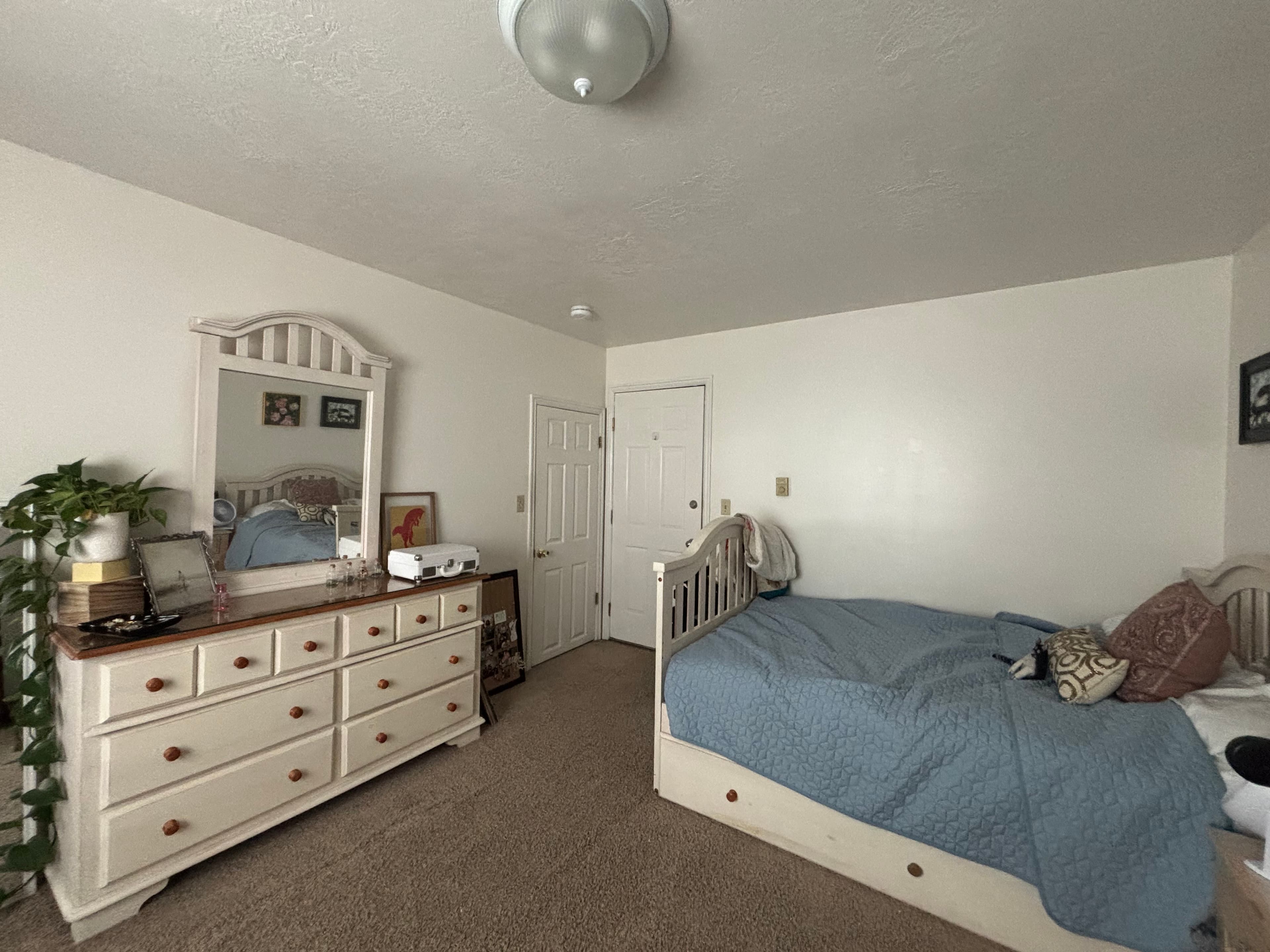 DISCOUNTED private room, private bathroom, spring/summer, women’s