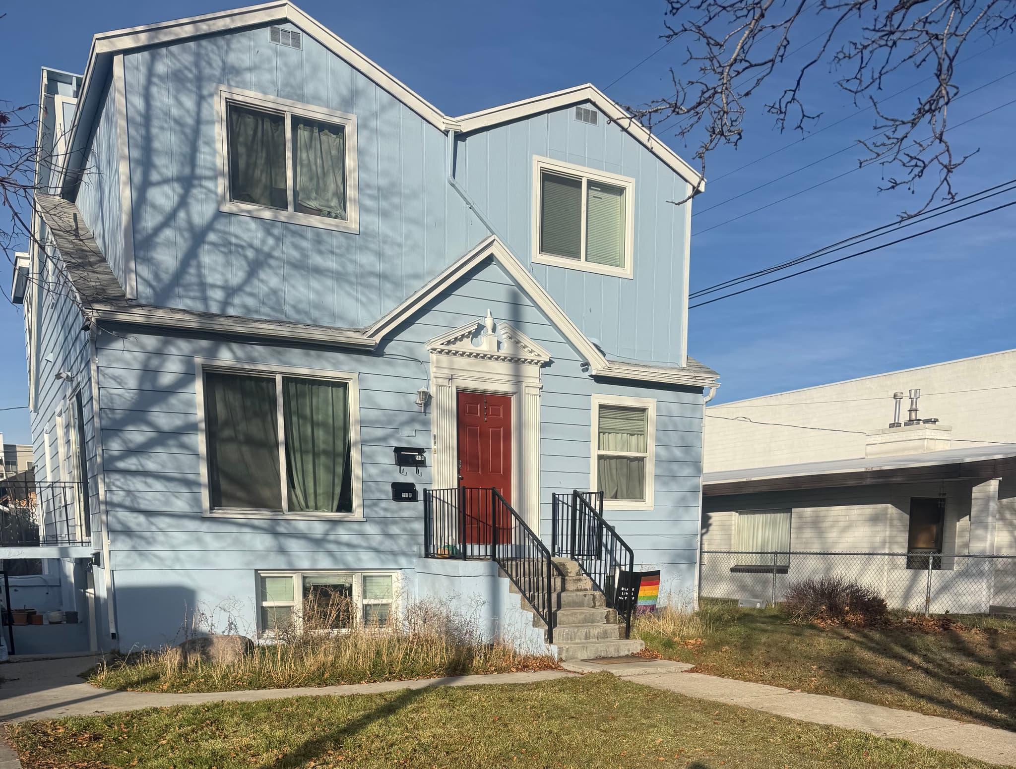 1 bedroom available in a large 3 Story Home