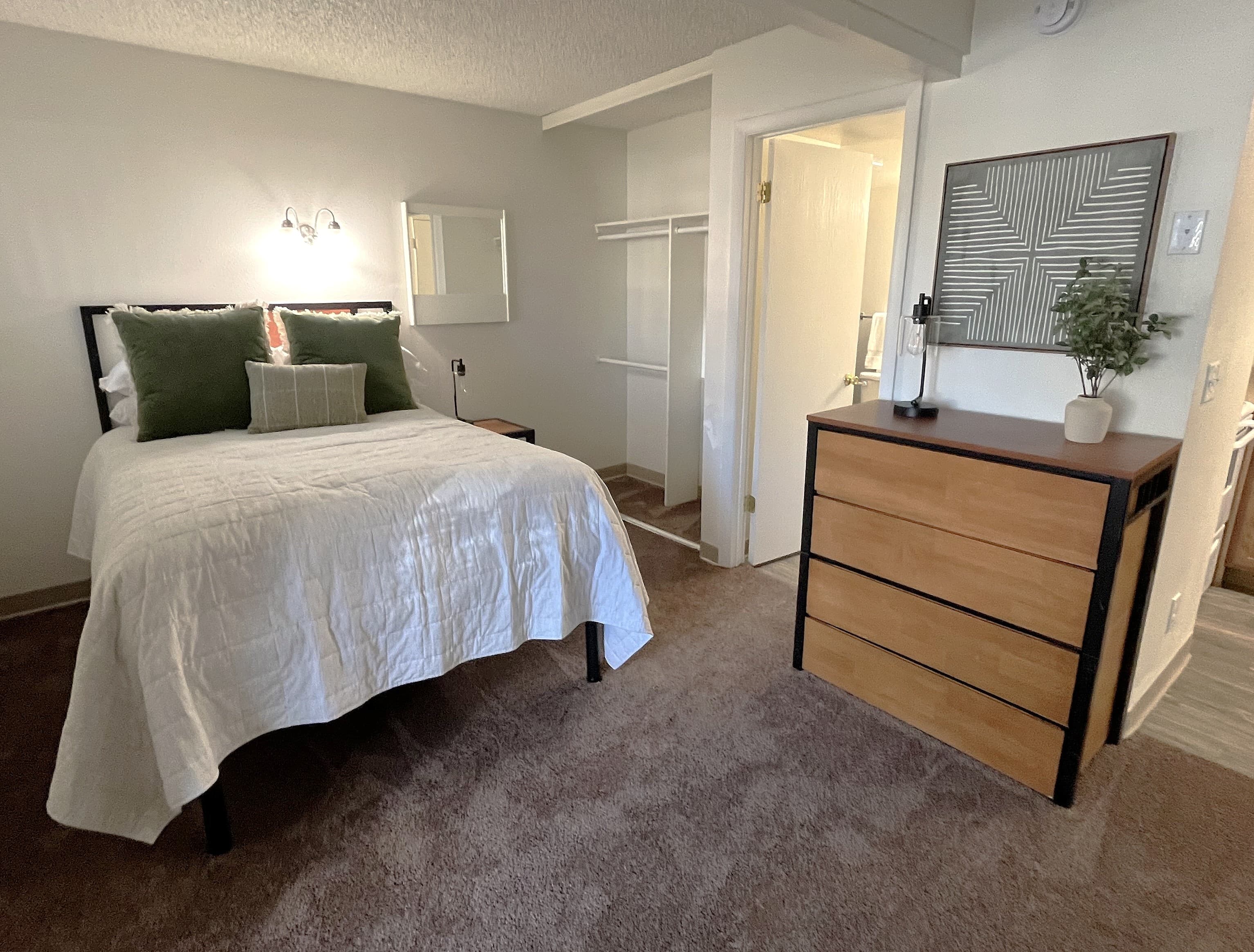Studio 450 sq ft