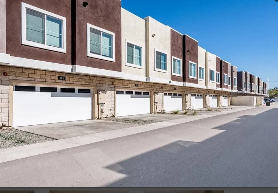4 bed / 4 bath