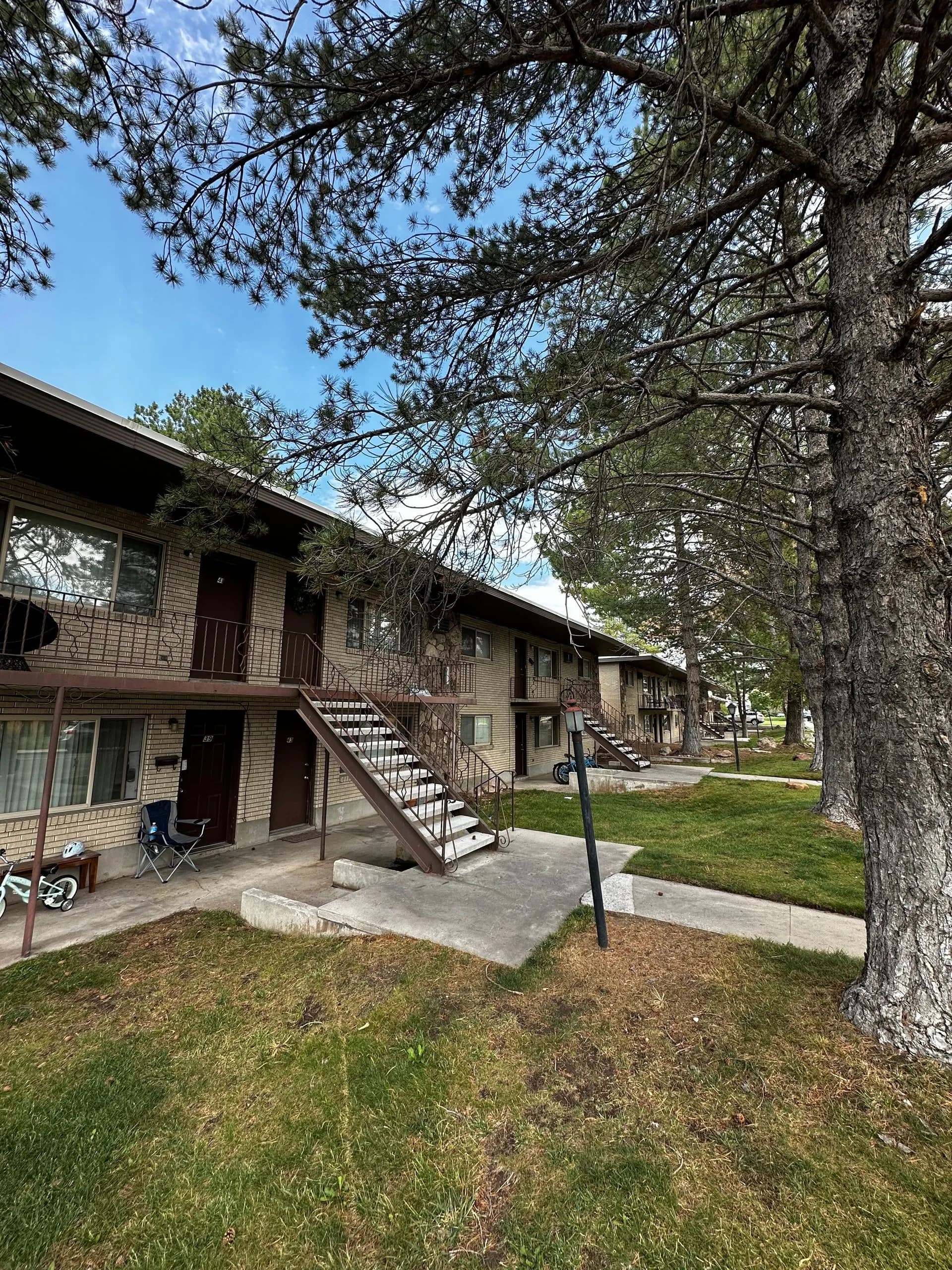 Pineview Apartments
