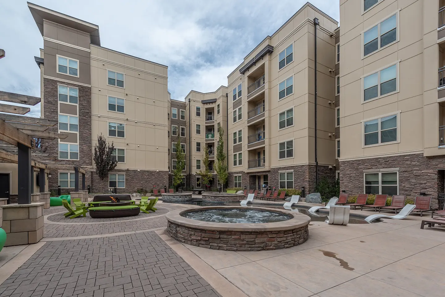 3 bed / 3 bath - Private