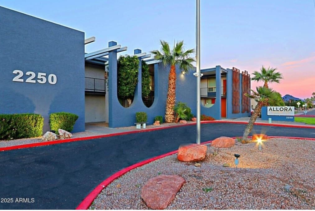 2250 W Glendale Ave