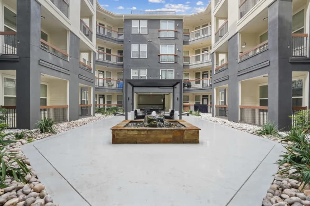 3 bed / 3 bath