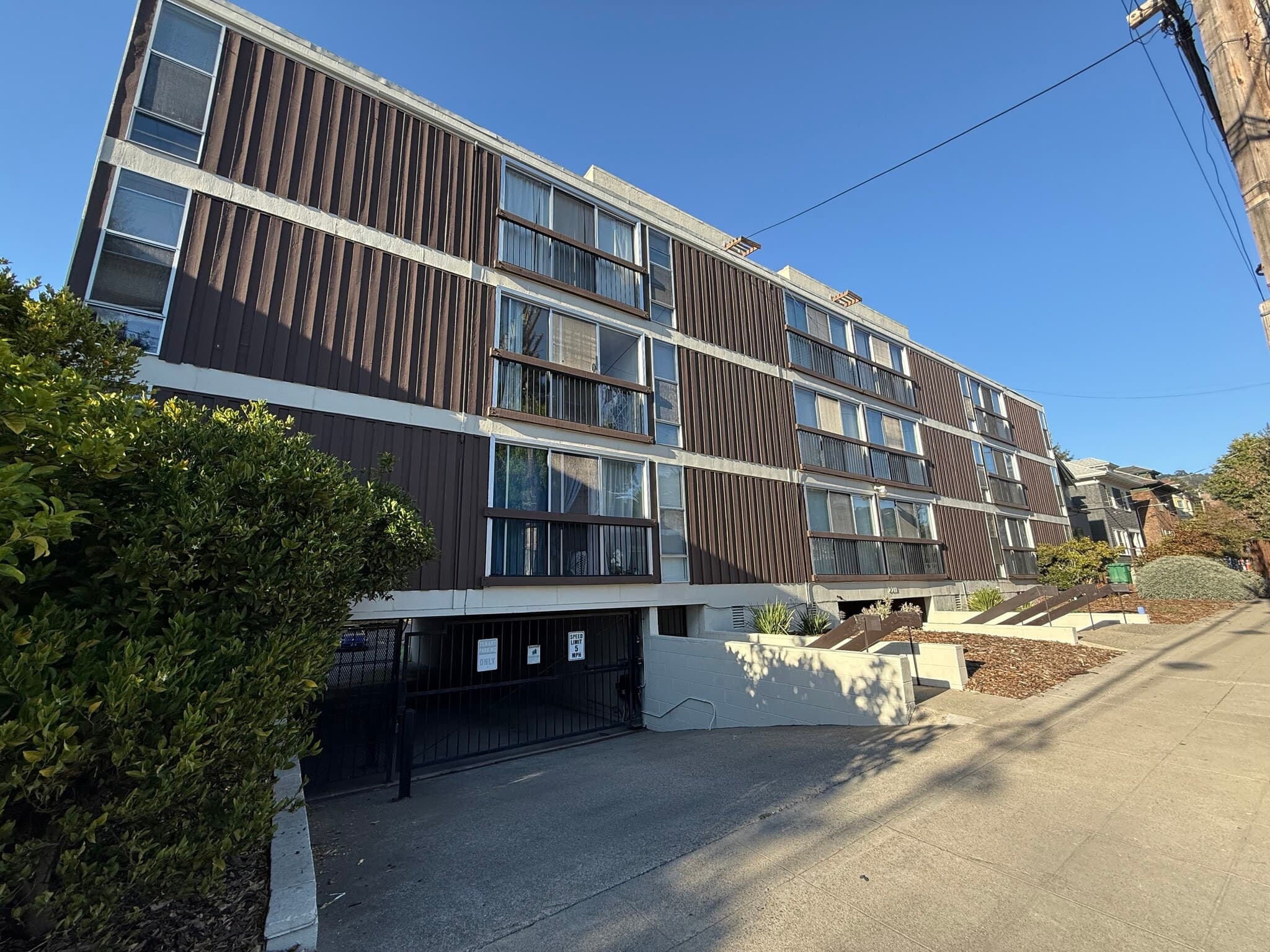 2211 Carleton St