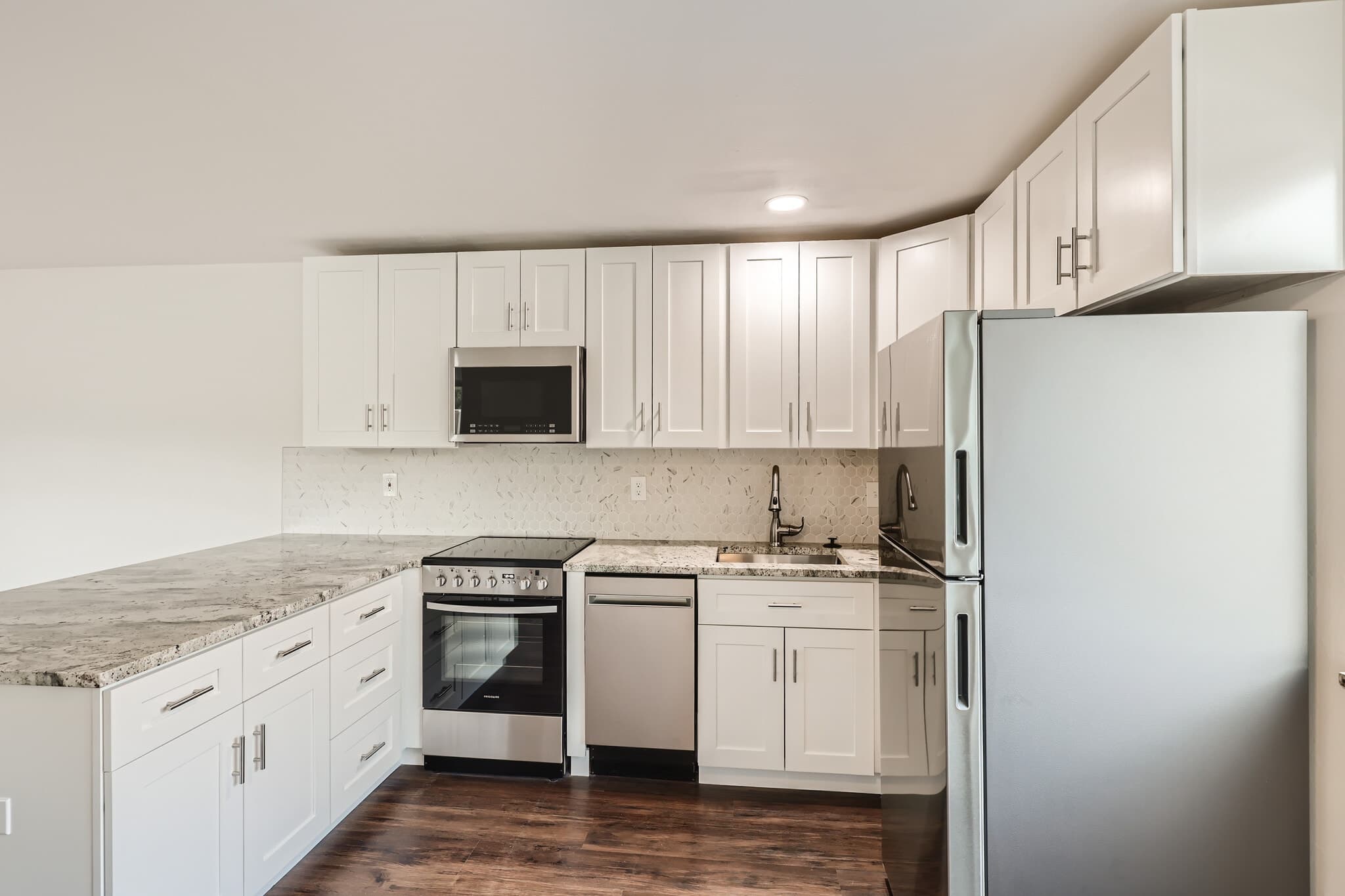 2475 S Vine St Apts