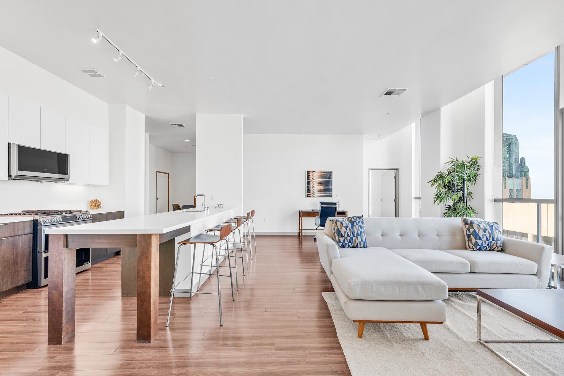 3033 Wilshire