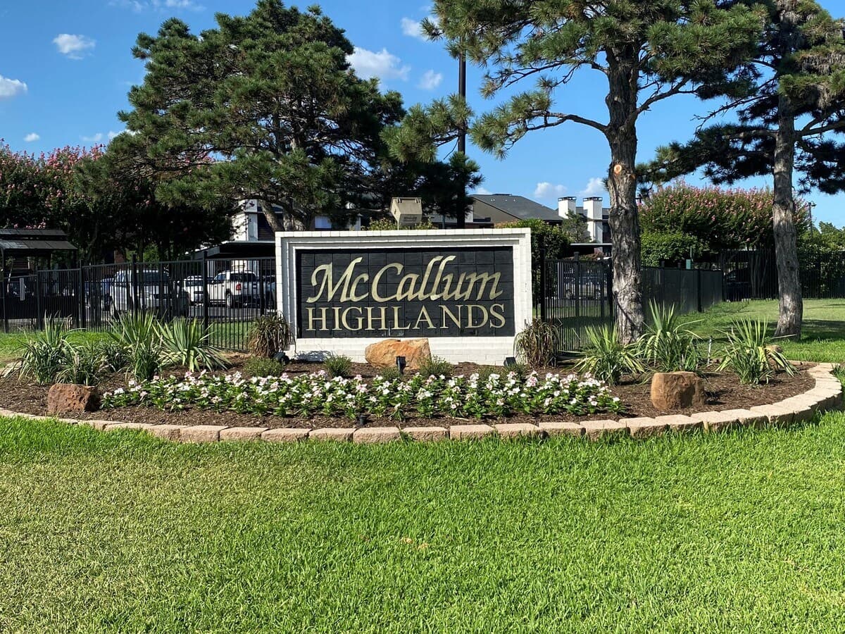 McCallum Highlands Apartments