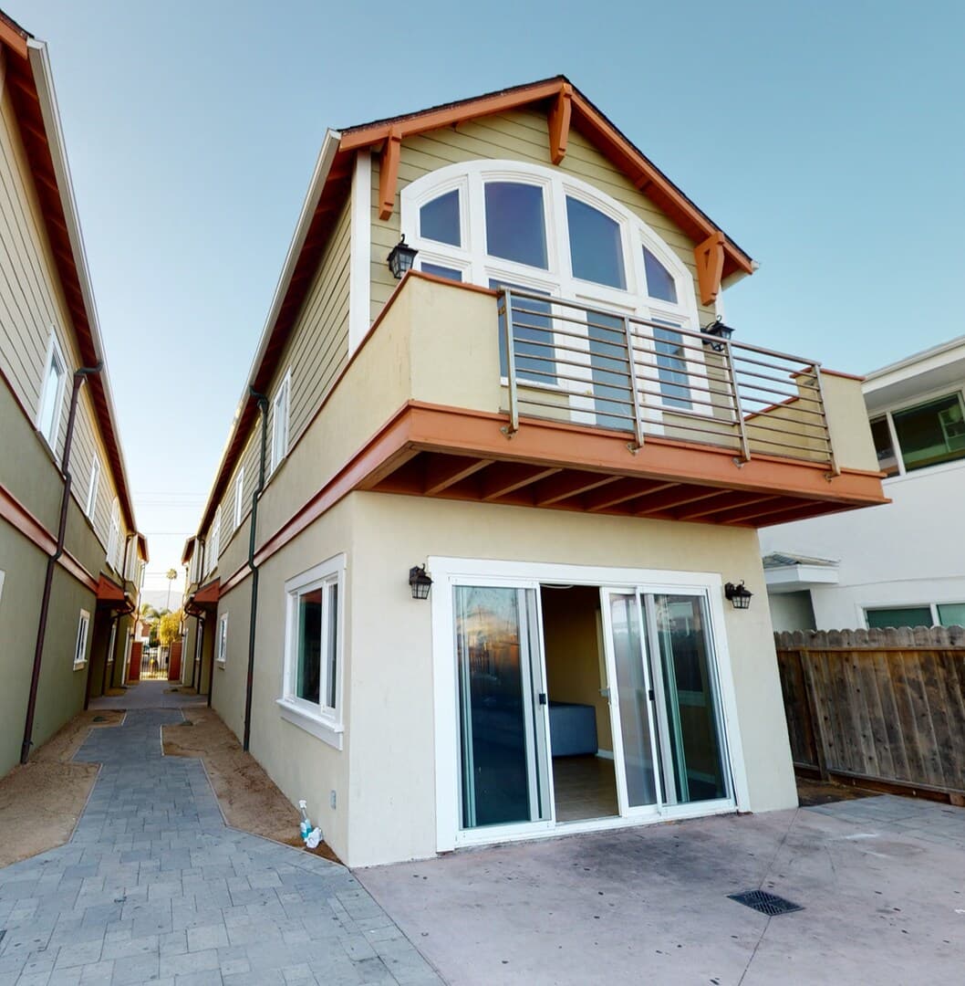 6631 Del Playa Dr