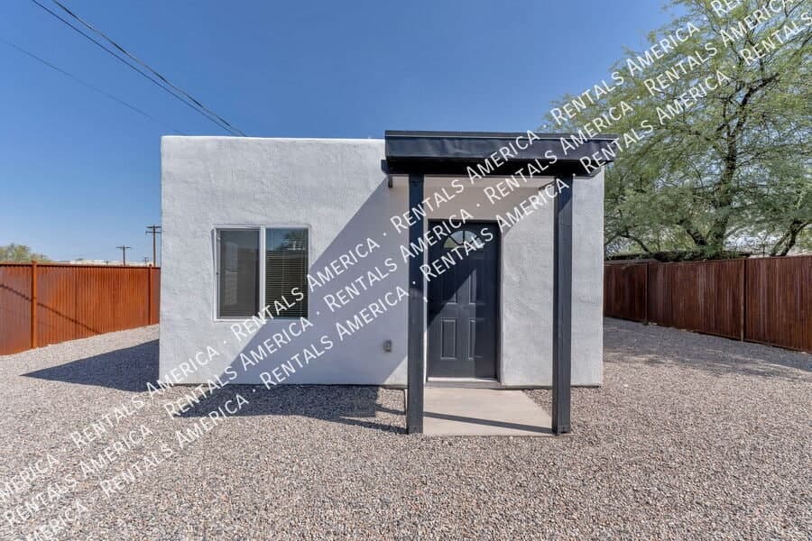 210 E Elm St