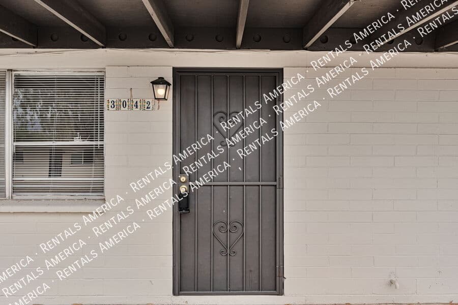 3042 N Sparkman Blvd