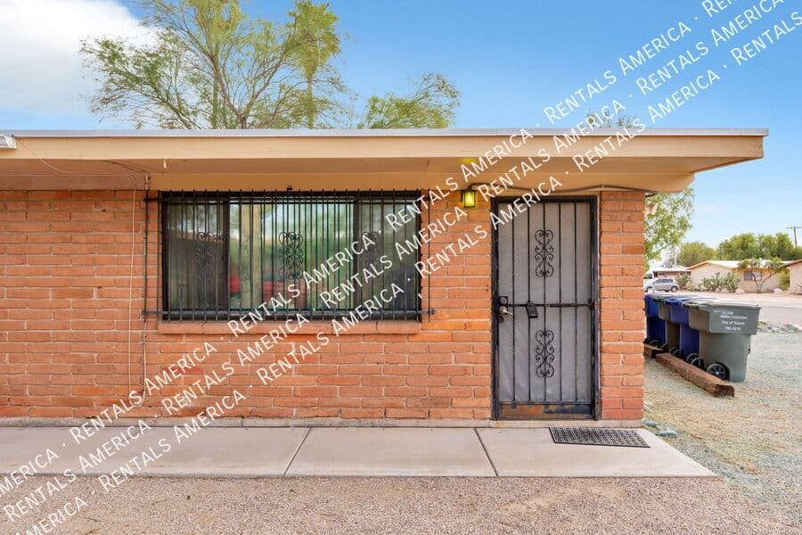 803 E Holaway Dr