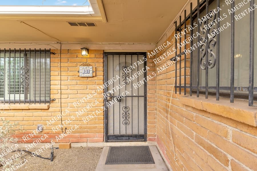 801 E Holaway Dr