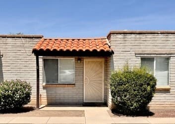 3646 E Blacklidge Dr