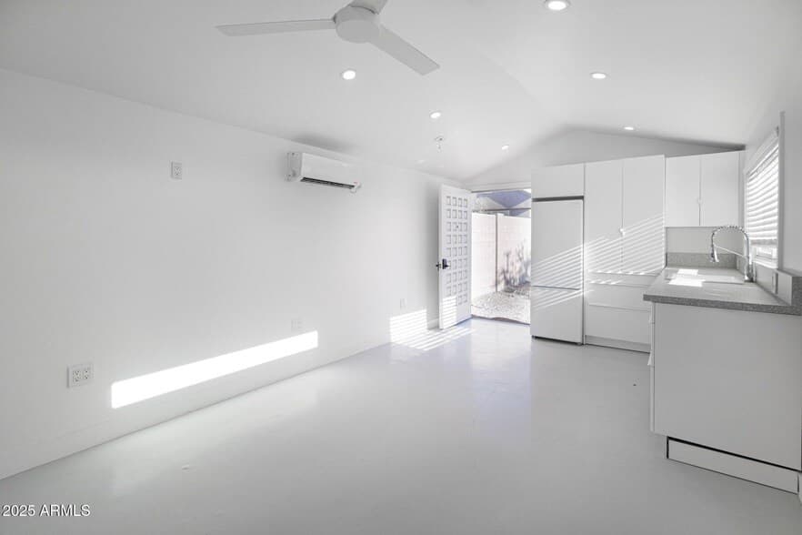 1950 W Palm Ln