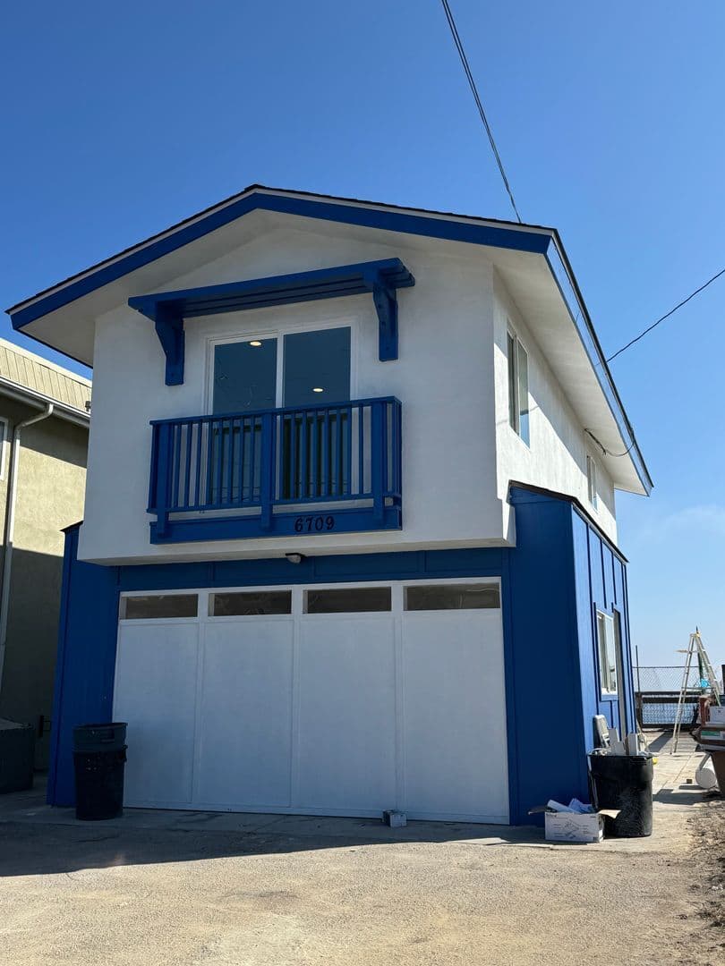 6709 Del Playa Dr