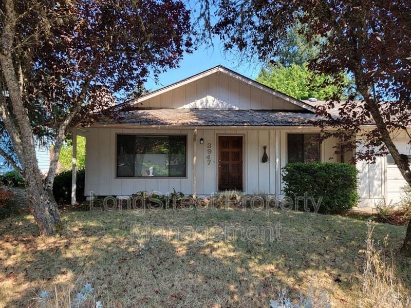 3947 NW Tamarack Dr