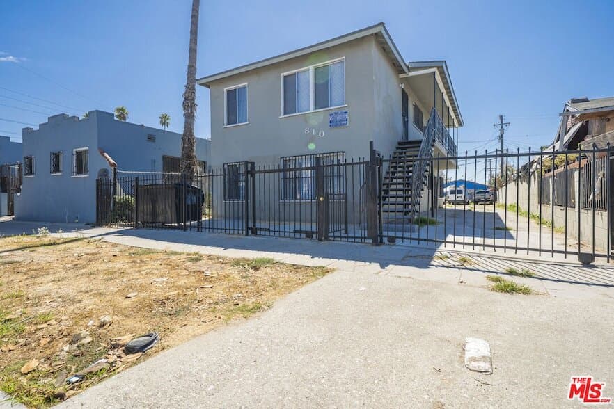 810 W 62nd St