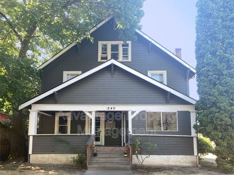 240 NW 9th St