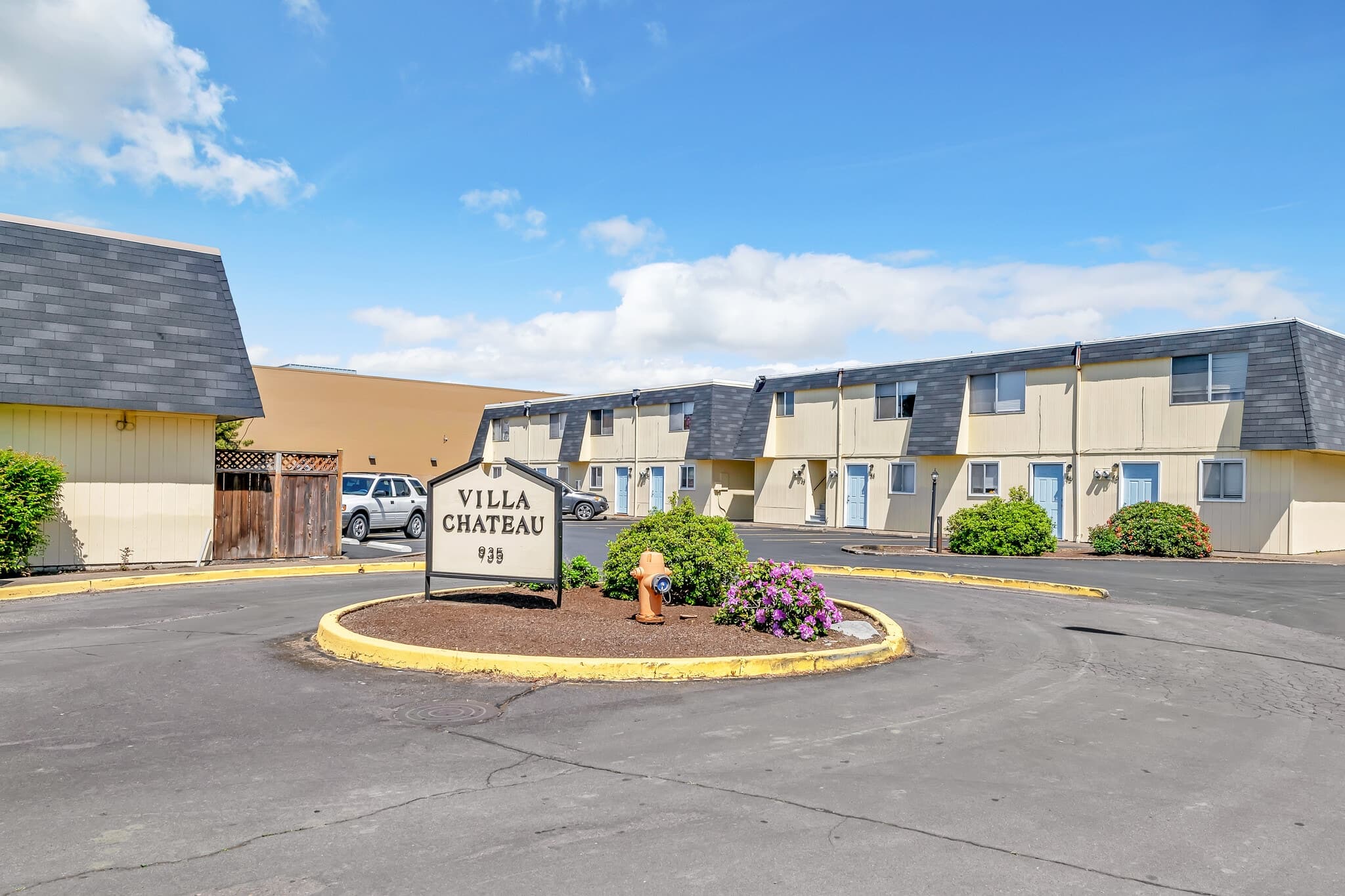 Villa Chateau Apartments