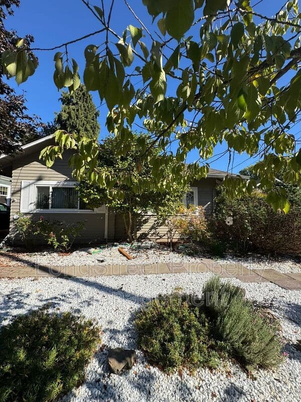 129 NW 11th St
