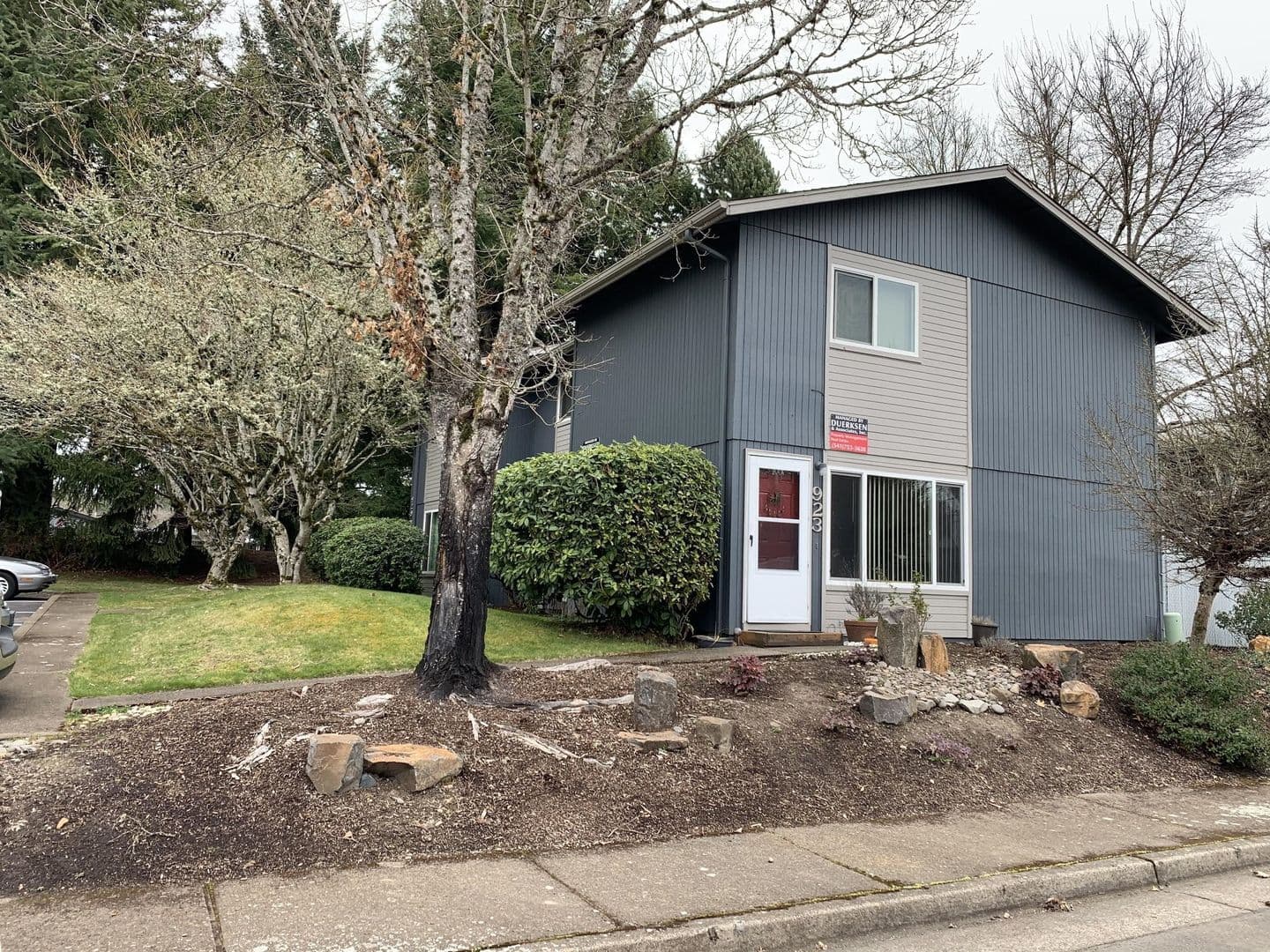 957 NW Oak Ave