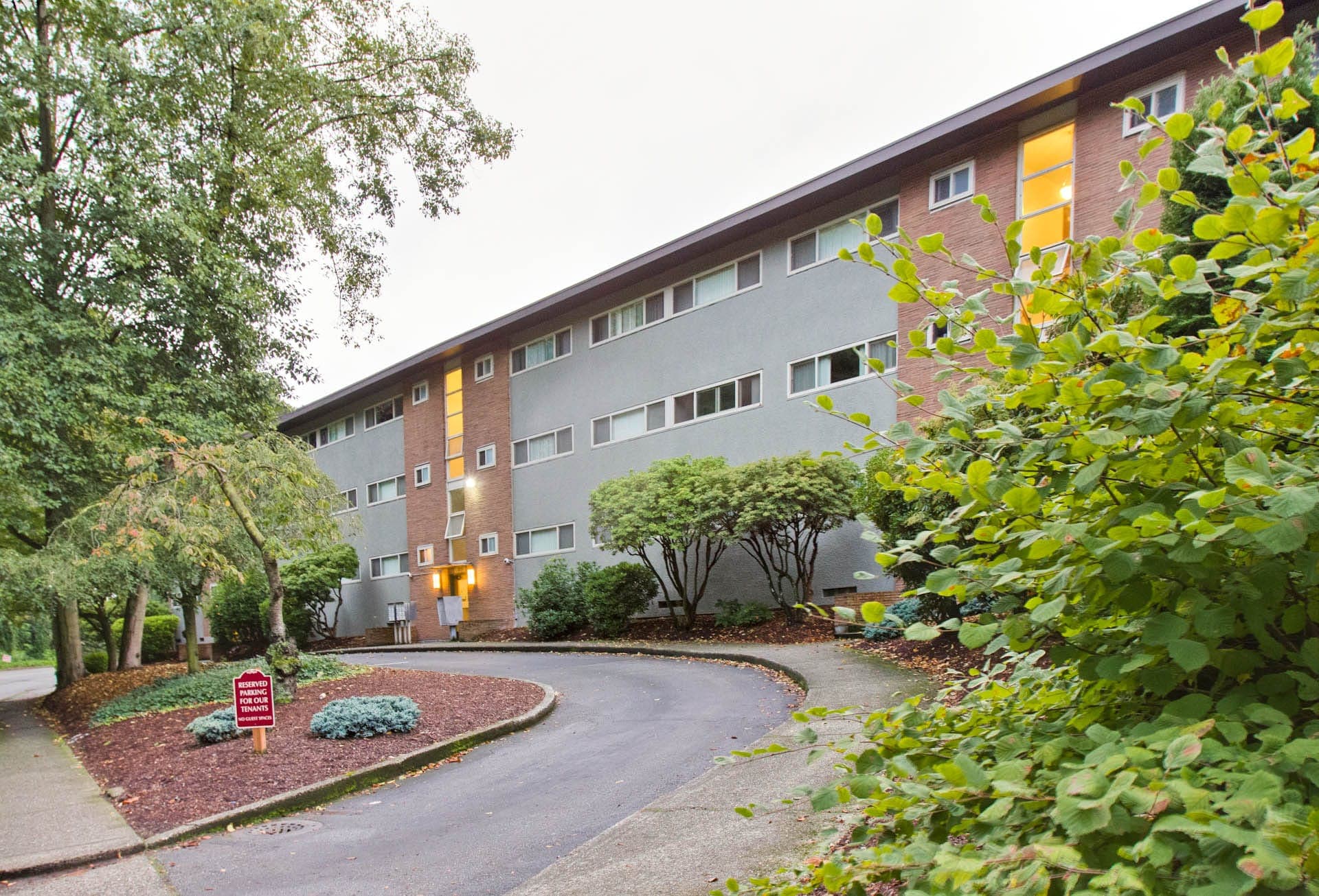 Lakeview Apartments