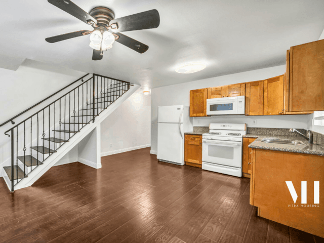 1225 W 37th Place