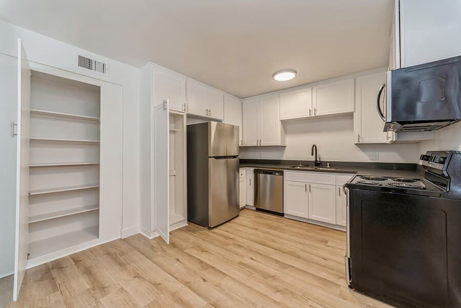0 Bed / 1 Bath
