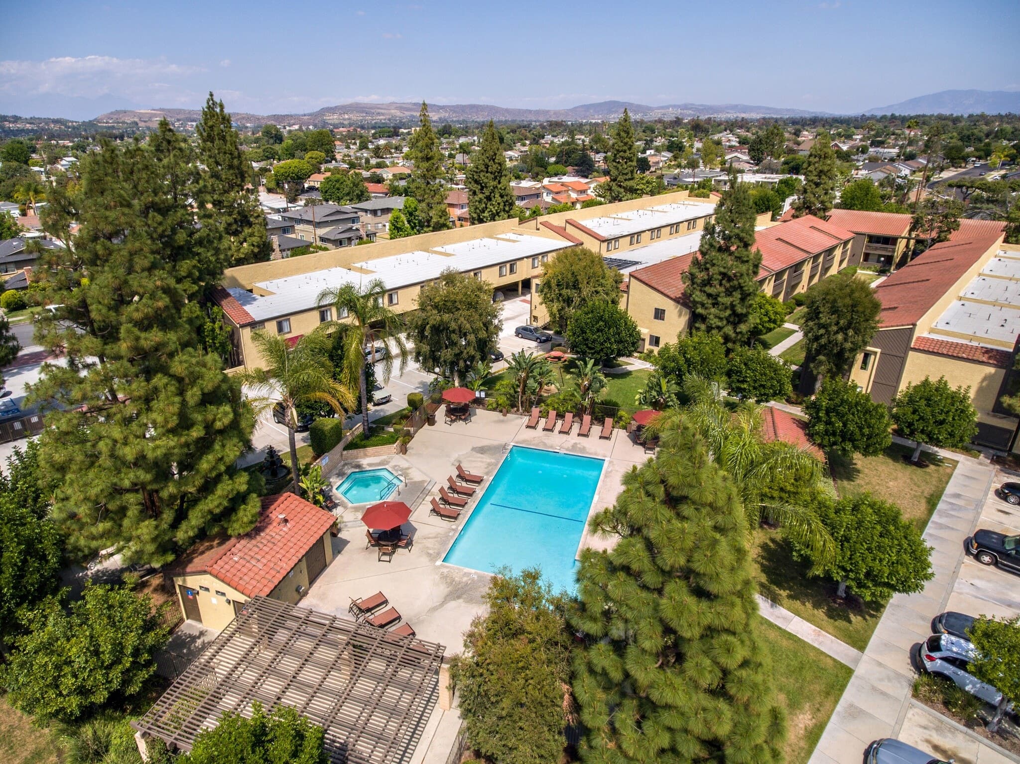 Town And Country Apts
