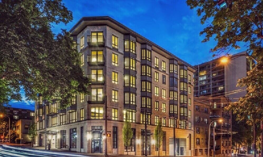 11 Marché Apartments