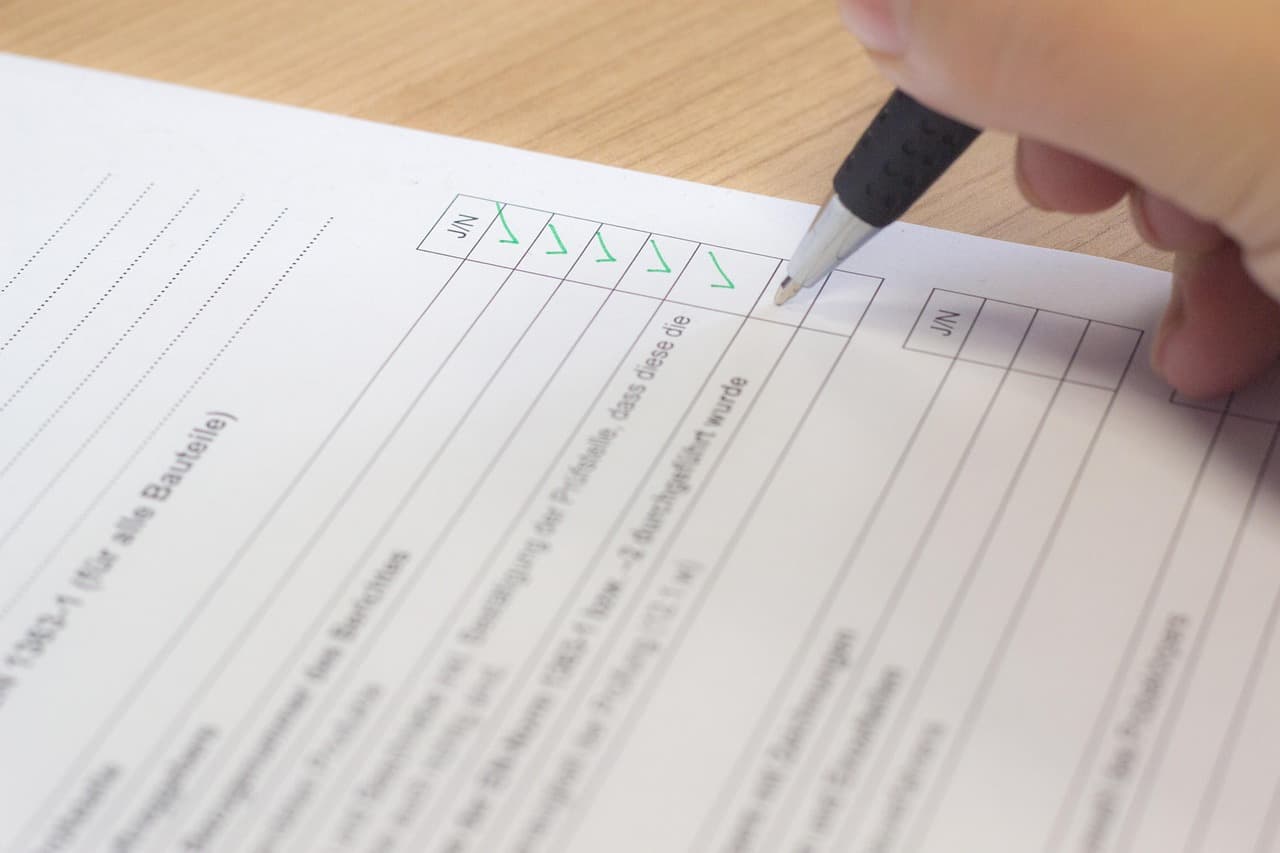 CU Boulder Apartment Tour Checklist: 17 Red Flags Every Student Must Check (Before You Sign)