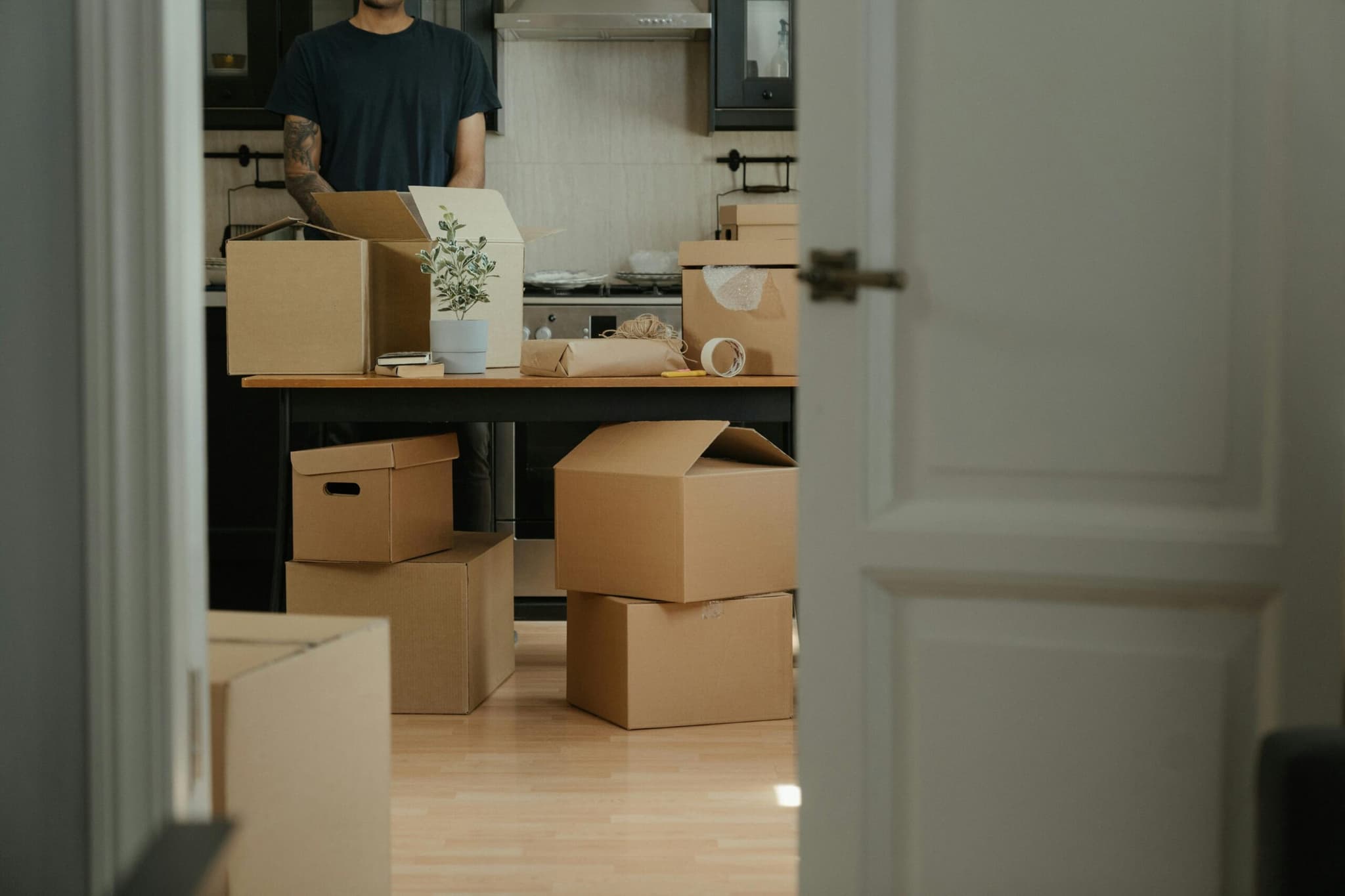 Application Fees, Security Deposits & Move-In Costs: What LCC Students Should Expect