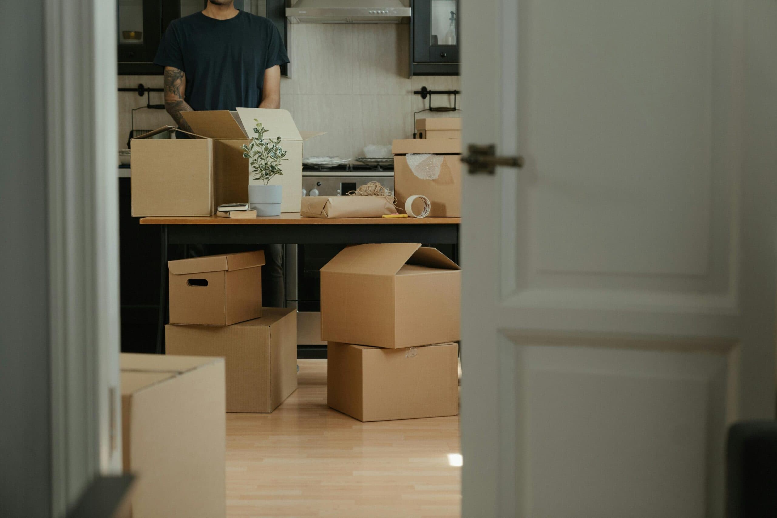 Application Fees, Security Deposits & Move-In Costs: What LCC Students Should Expect