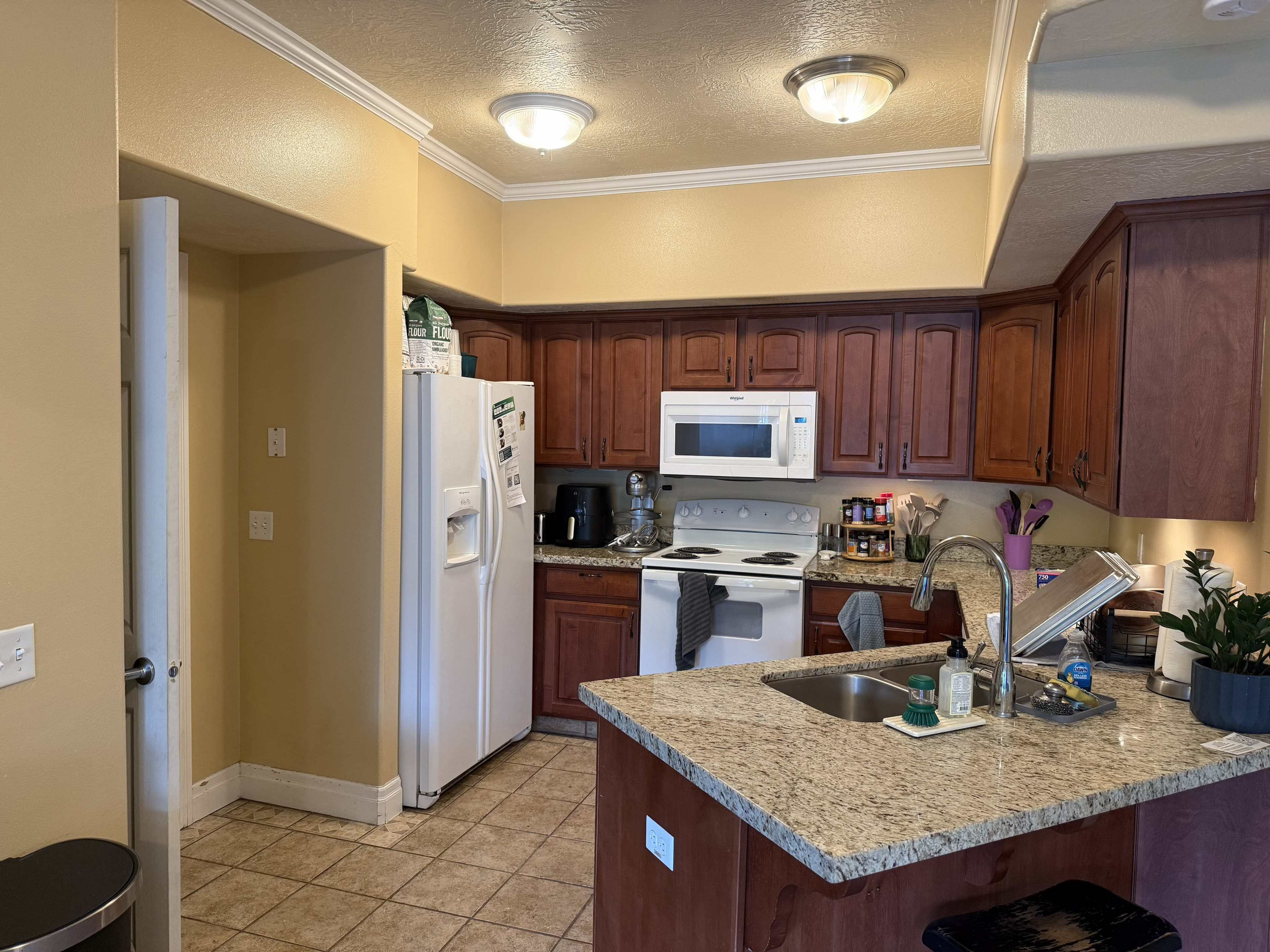 Private Room Condo Student Housing AVAILABLE NOW
