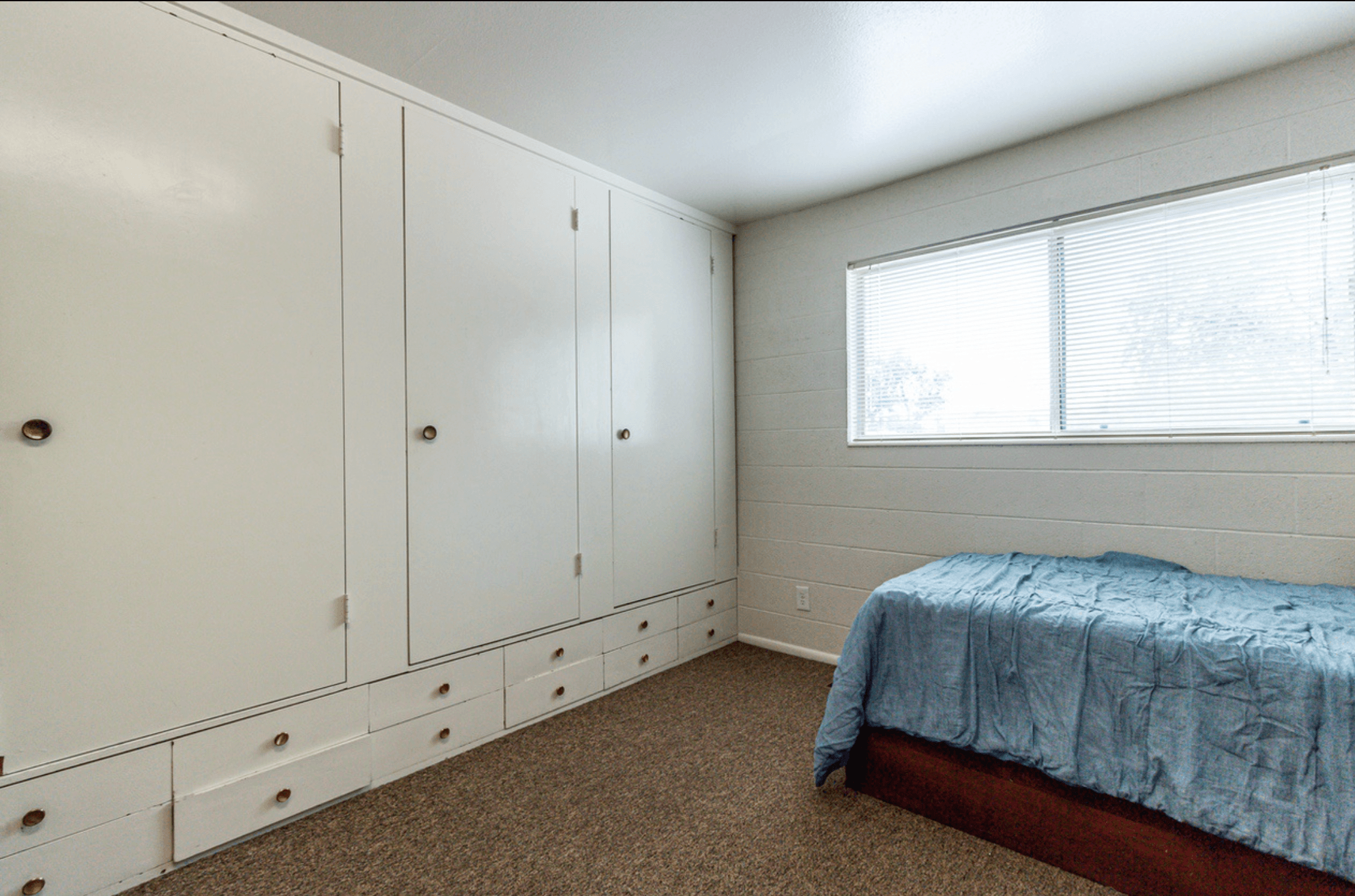 Room near campus with incredible storage space !