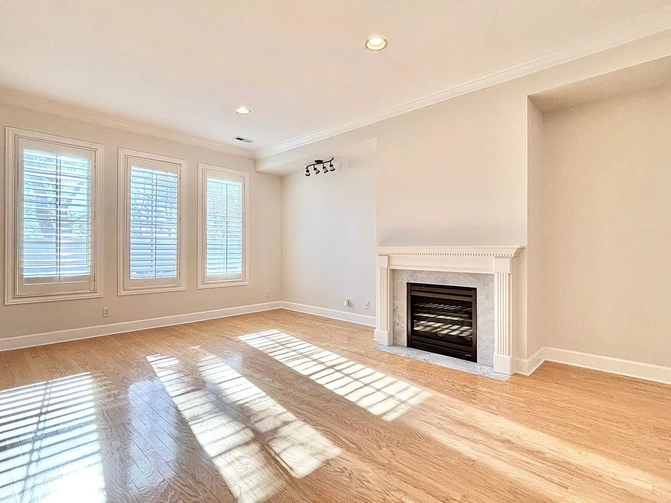 Beautiful townhome on private cul de sac