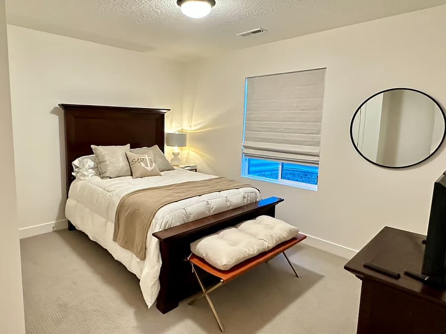 Fully Furnished private room in Vineyard