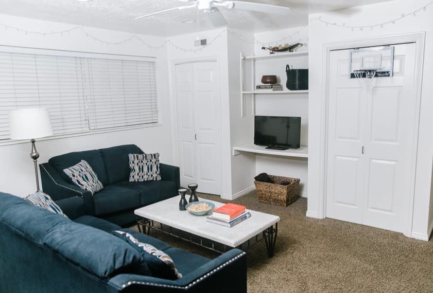 Spacious private room near campus